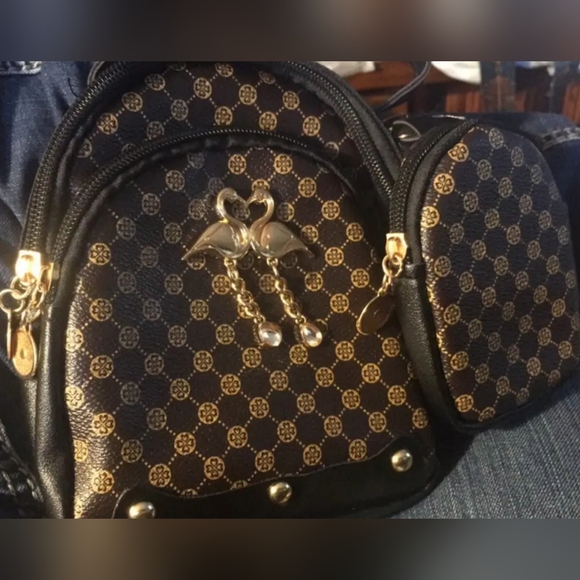 Designer Inspired Kissing Doves Handbag and Purse Set - Picture 9 of 16